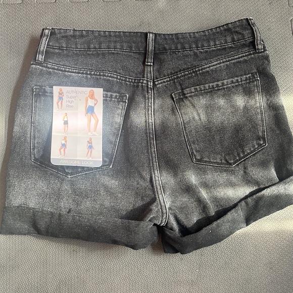 Simple Society High rise color block shorts - Picture 2 of 2